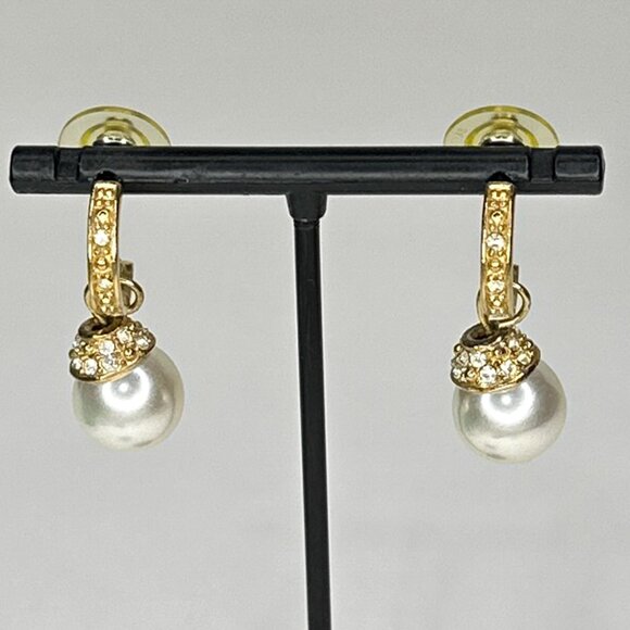 Seven Pair Of Faux Pearl Earrings Two Clip On And Five Pierced - Picture 2 of 11